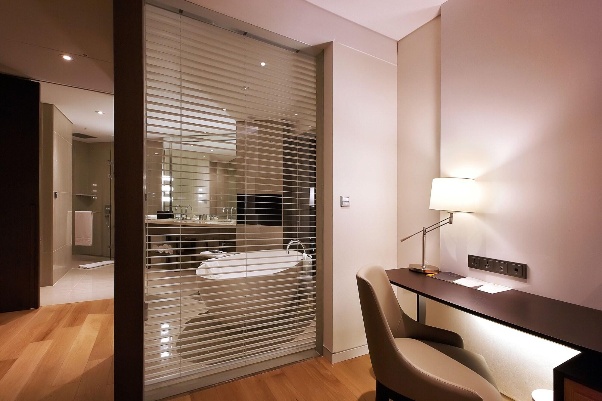 Hotel Entra Gangnam Сеул Екстериор снимка